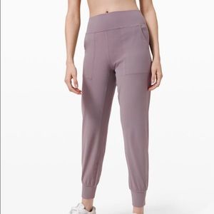 *SOLD* NWT Lululemon Align Jogger 28" size 4*SOLD*